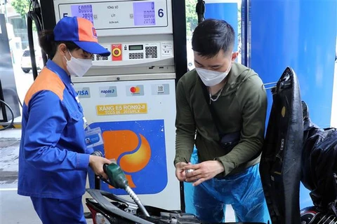2月15日下午越南油价上调 汽油零售价每升上涨700多越盾