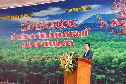越南国家主席武文常在宣光省启动2024甲辰年“永远铭记胡伯伯之恩植树节”活动