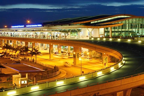 胡志明市新山一机场旅客吞吐量超15万人 许多航班已“售空”