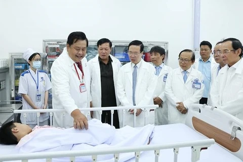 越南国家主席武文赏医师节前夕在胡志明市第一儿童医院开展走访慰问活动