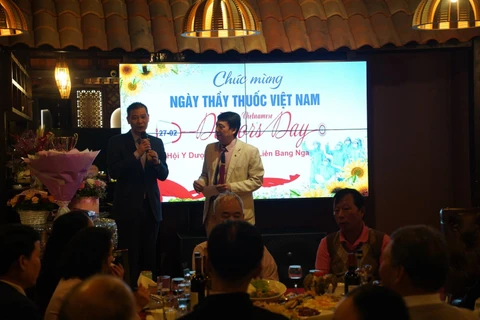 旅居俄罗斯越南医药协会举行越南2·27医生节纪念活动