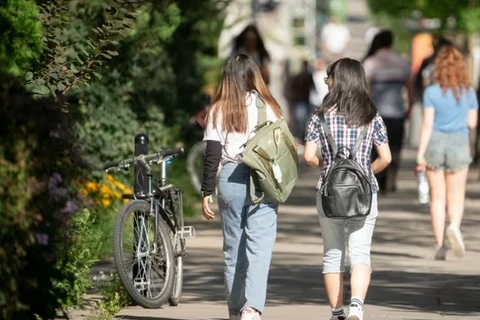 加拿大政府收紧留学生政策是否对越南大学生造成影响？