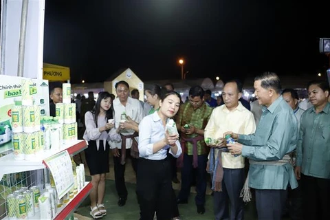 2024年柬老越发展三角区贸易、投资、旅游和艺术表演展览会开幕