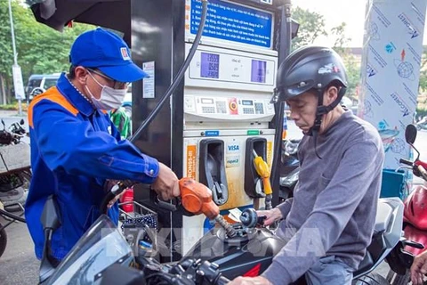 2月29日下午越南油价每公升上涨300越盾