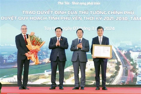 越南政府副总理陈红河：为富安省发展创造更多动力