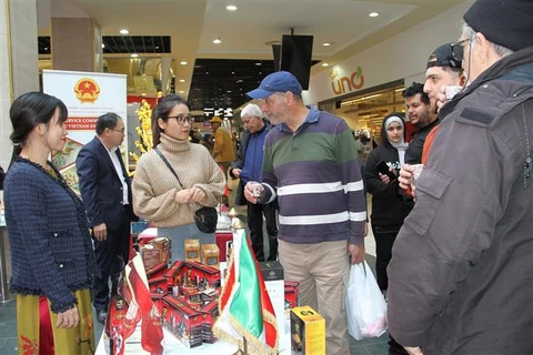 越南咖啡日活动在阿尔及利亚首都最大商业中心举行