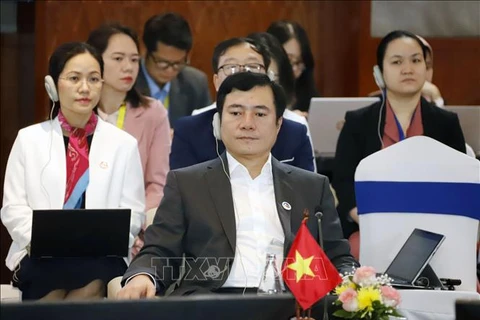 越南代表出席东盟经济部长非正式会议