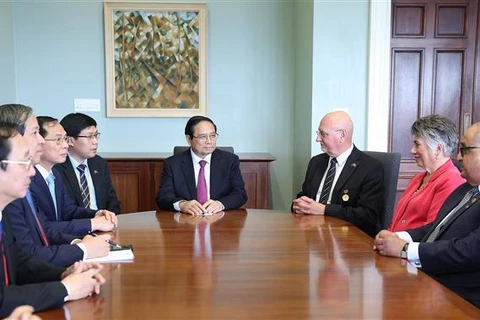 越南政府总理范明政会见新越友好协会主席