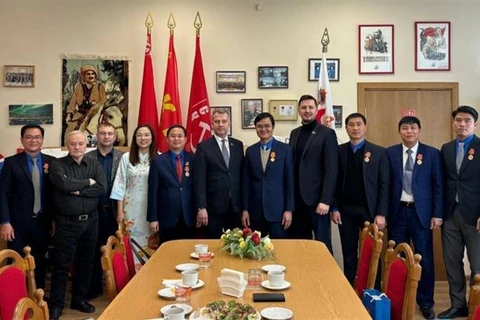 胡志明共青团中央高级代表团访问白俄罗斯