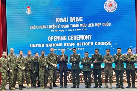 越南与加拿大合作开设2024年联合国参谋军官培训班