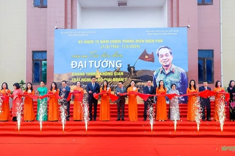 越南乂安省：“跟随将军的足迹”展览会拉开序幕
