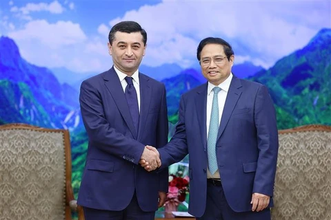 越南政府总理范明政会见乌兹别克斯坦外交部长赛义多夫
