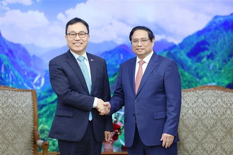 越南政府总理范明政会见韩国和老挝驻越大使