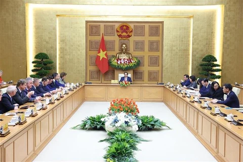 越南政府总理范明政会见荷兰领先企业代表团