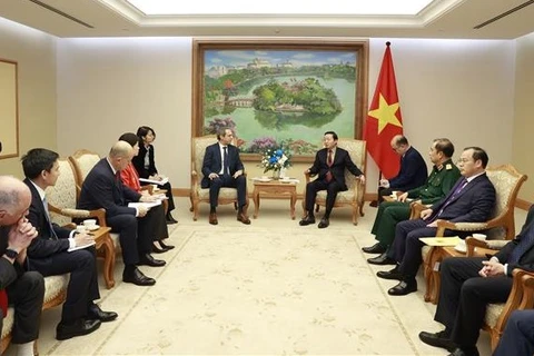 越南政府副总理陈红河会见空客集团领导