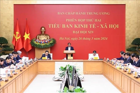 越南政府总理范明政主持召开越共十四大经济社会小组第二次会议