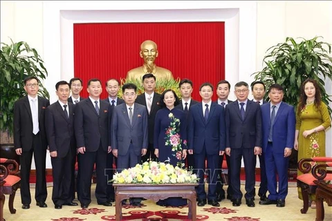 越共中央书记处常务书记张氏梅会见朝鲜劳动党代表团