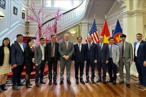 越南外交部长裴青山出席越美关系座谈会