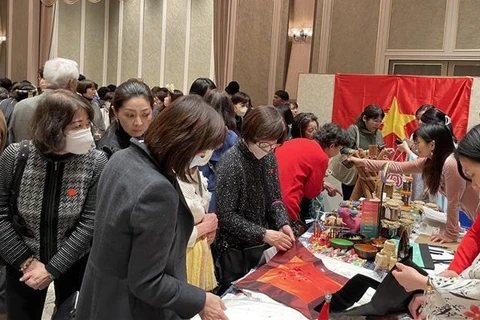 越南驻日大使馆妇女协会参加爱心义卖活动