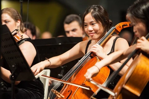 世界青年交响乐团赴越南演出