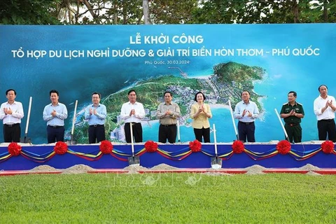 越南政府总理范明政出席菠萝岛旅游、度假和娱乐综合体动工兴建仪式