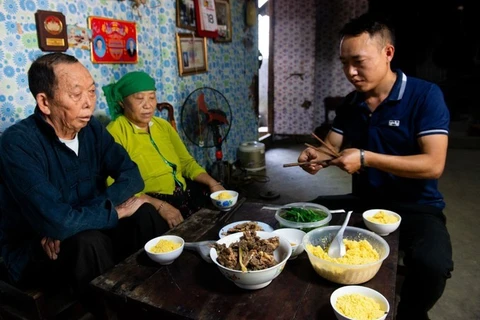 蒸玉米粉—赫蒙族同胞的传统菜肴