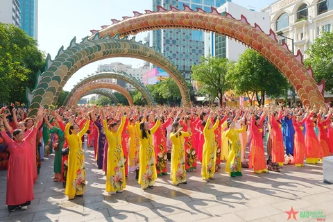 胡志明市奥黛节参与人数近350万人次
