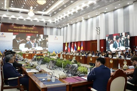越南出席在老挝举行的东盟金融银行政策对话会