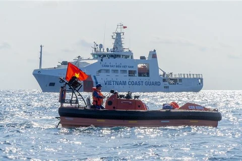 越南海警与印度海岸警卫队开展海上溢油应急联合演练