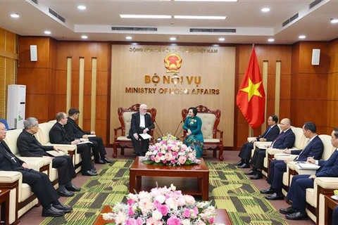 越南内务部长范氏青茶会见梵蒂冈总主教、外交部长加拉格尔