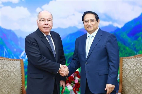 越南政府总理范明政会见巴西外长维埃拉