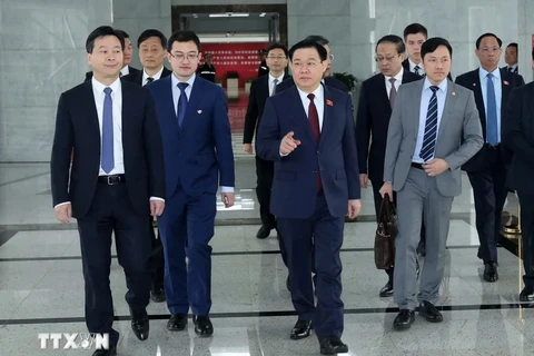 越南国会主席王廷惠参观上海自由贸易试验区