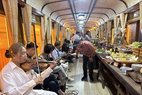 林同省大叻市夜间列车为游客带来新体验