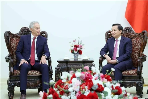 越南政府副总理黎明慨会见英国前首相、TBI研究所执行主席托尼·布莱尔