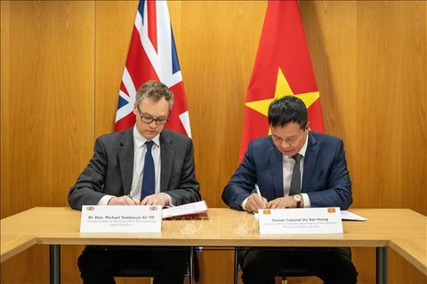 越英签署打击非法移民合作协议