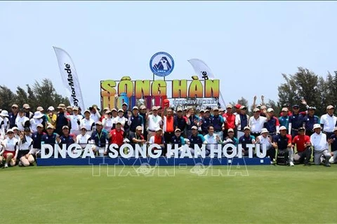岘港高尔夫球比赛吸引国内外近300名高尔夫球手参赛