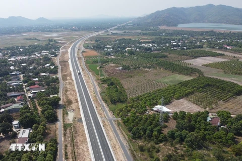 甘林—永好高速路段今日投运：发挥中南部地区经济发展的支撑作用