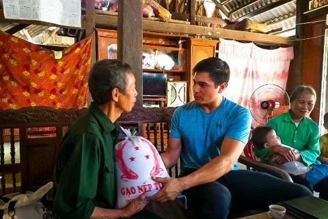 美国教师与在越南“点燃希望”之旅