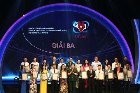 组图：2019年越南对外新闻奖颁奖典礼在河内举行