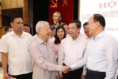 越共中央总书记、国家主席阮富仲与河内市选民接触