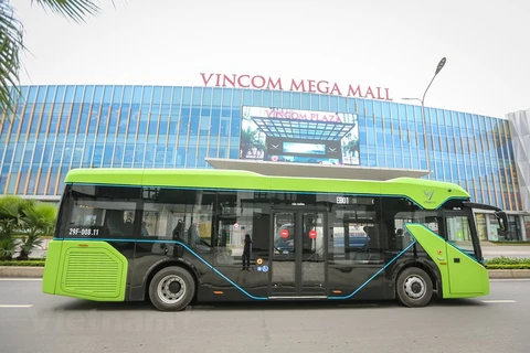 组图：VinBus开发的越南首个智能电动公交车投入运营