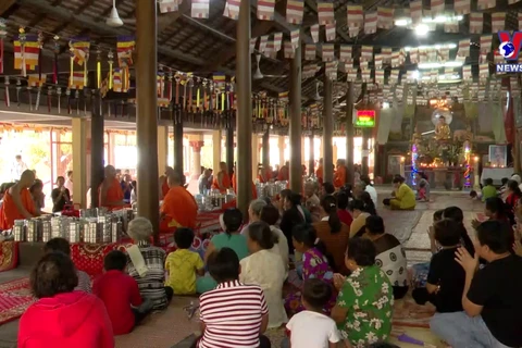 朔庄省高棉族同胞欢乐安全喜迎传统新年