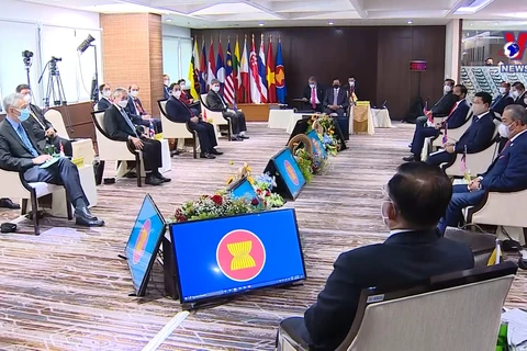 政府总理范明政出席东盟领导人会议