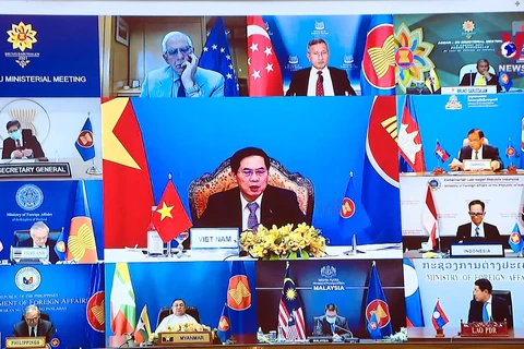 越南外交部长裴青山出席东盟-欧盟外长会议