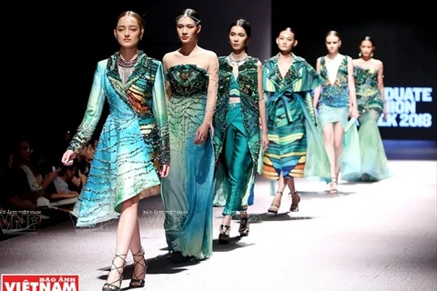组图：以越南自然风光和文化元素为创作灵感的服装系列