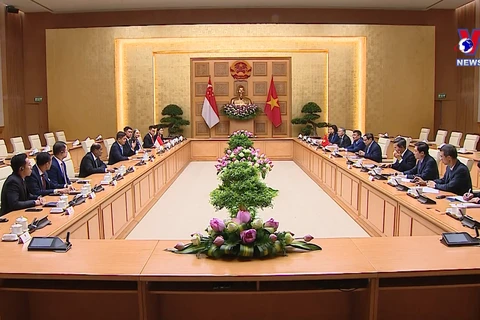越南政府总理范明政会见新加坡国会议长陈川仁