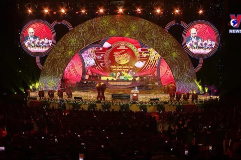 国家主席阮春福出席2023年“家乡之春”文艺晚会
