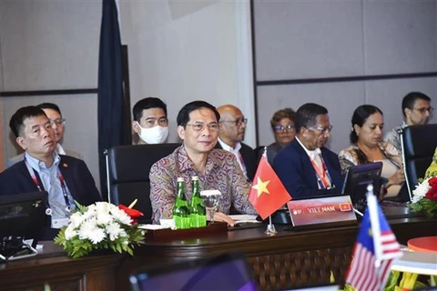 第42届东盟峰会：越南重申东盟加强团结统一和战略自主的重要性