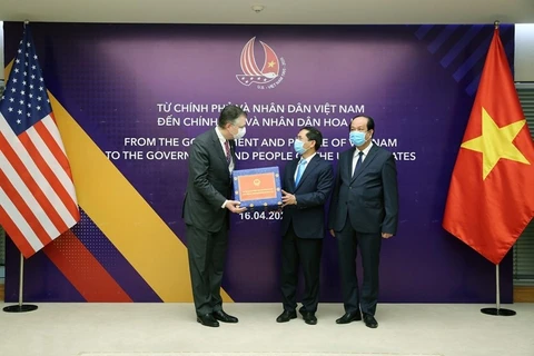 组图：越南政府和政府总理向日本、美国和俄罗斯赠送医疗用品