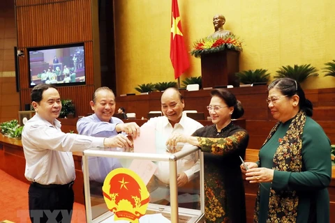 组图：越南国会主席阮氏金银当选国家委员会主席
